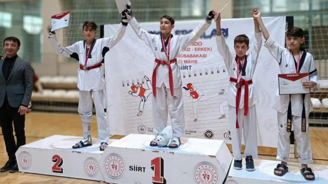 8-H sınıfından öğrencimiz Mustafa Siirt'Te bölge şampiyon olmuştur
